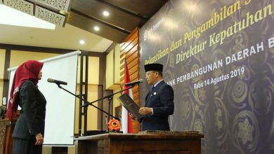 Photo of Gubernur Lantik Direktur Kepatuhan Bank Bengkulu