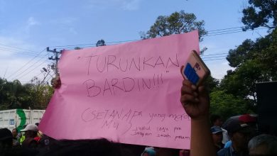 Photo of Minta Bardin Dicopot, Massa Jukir Kepung Kantor Walikota