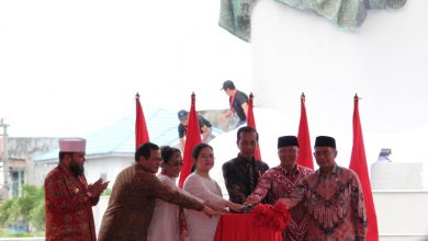 Photo of Presiden: Ini Bukti Hormat Kita Atas Perjuangan Ibu Fatmawati