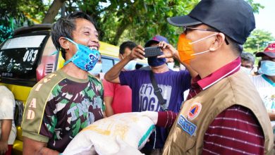 Photo of Sopir Angkot Lesu, Gubernur Rohidin Berikan Bantuan & Motivasi