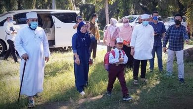 Photo of Demi Pendidikan Warga Kota Bengkulu, Pemkot Langsung Turun Belikan Seragam Sekolah