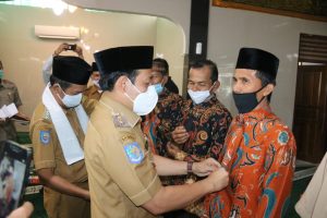 Photo of Plt Walikota Bengkulu : Pemberian BOp dan Seragam Batik Untuk Tokoh Agama