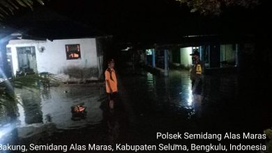 Photo of Rumah Warga Desa Padang Bakung Terendam Banjir ROB Kedalaman Mencapai 50 Cm