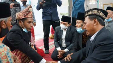 Photo of Plt Walikota Bengkulu Dedy Hadir di Pernikahan Warganya
