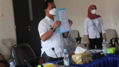 Photo of Melalui Zoom Meeting, Penyerahan LHP Kinerja Oleh BPK Diterima Bupati Bengkulu Tengah