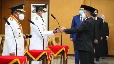 Photo of Mendagri Lantik Robert Simbolon sebagai Penjabat Gubernur Bengkulu