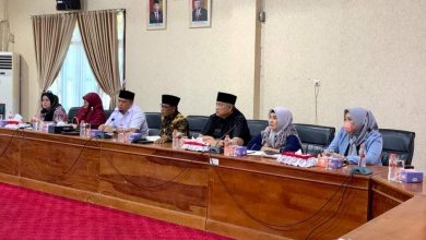 Photo of Dewan Kota Bengkulu Minta Disperindag  Stabilkan Harga Sembako