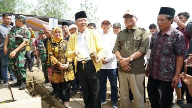 Photo of Gubernur Bengkulu Sampaikan Bantuan Bedah Rumah Program BAZNAS di Kepahiang 