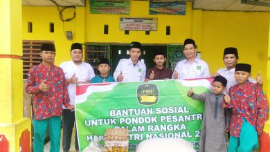 Photo of Bakti Sosial, PW FSN Bengkulu Bagikan Bantuan Sembako ke Pondok Pesantren