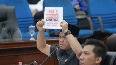 Photo of Fraksi PKS Sampaikan Tolak Kenaikan BBM Di Rapat Paripurna